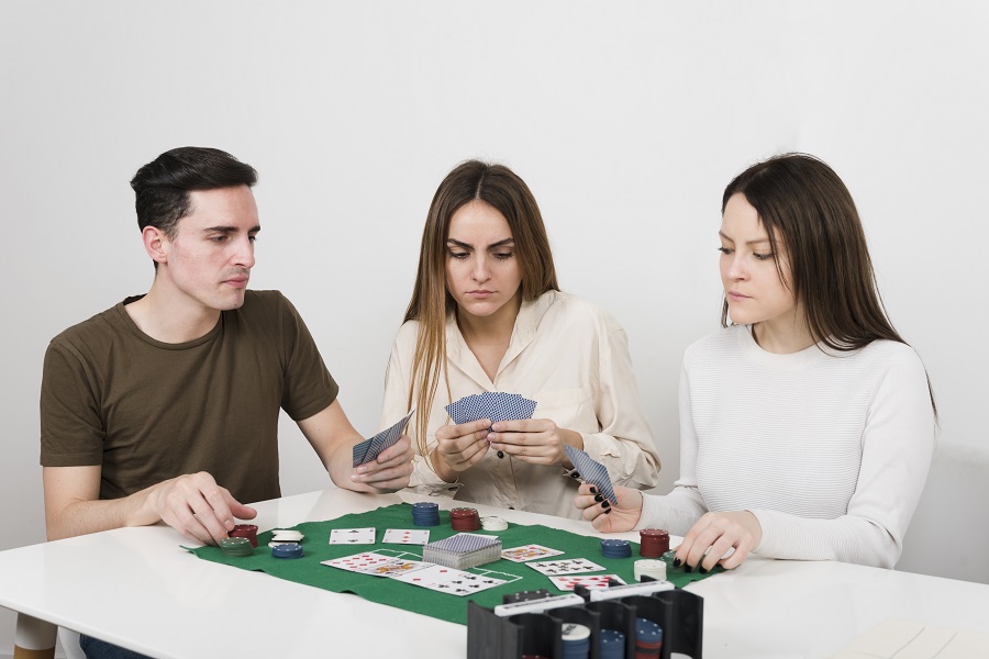 The Role of Simulation Games in Developing Critical Thinking in Students