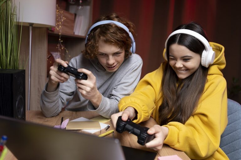 Top Online Multiplayer Games That Teach Collaboration and Strategy